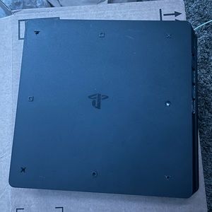 I’m selling ps4 and ps4 extras/stuff
